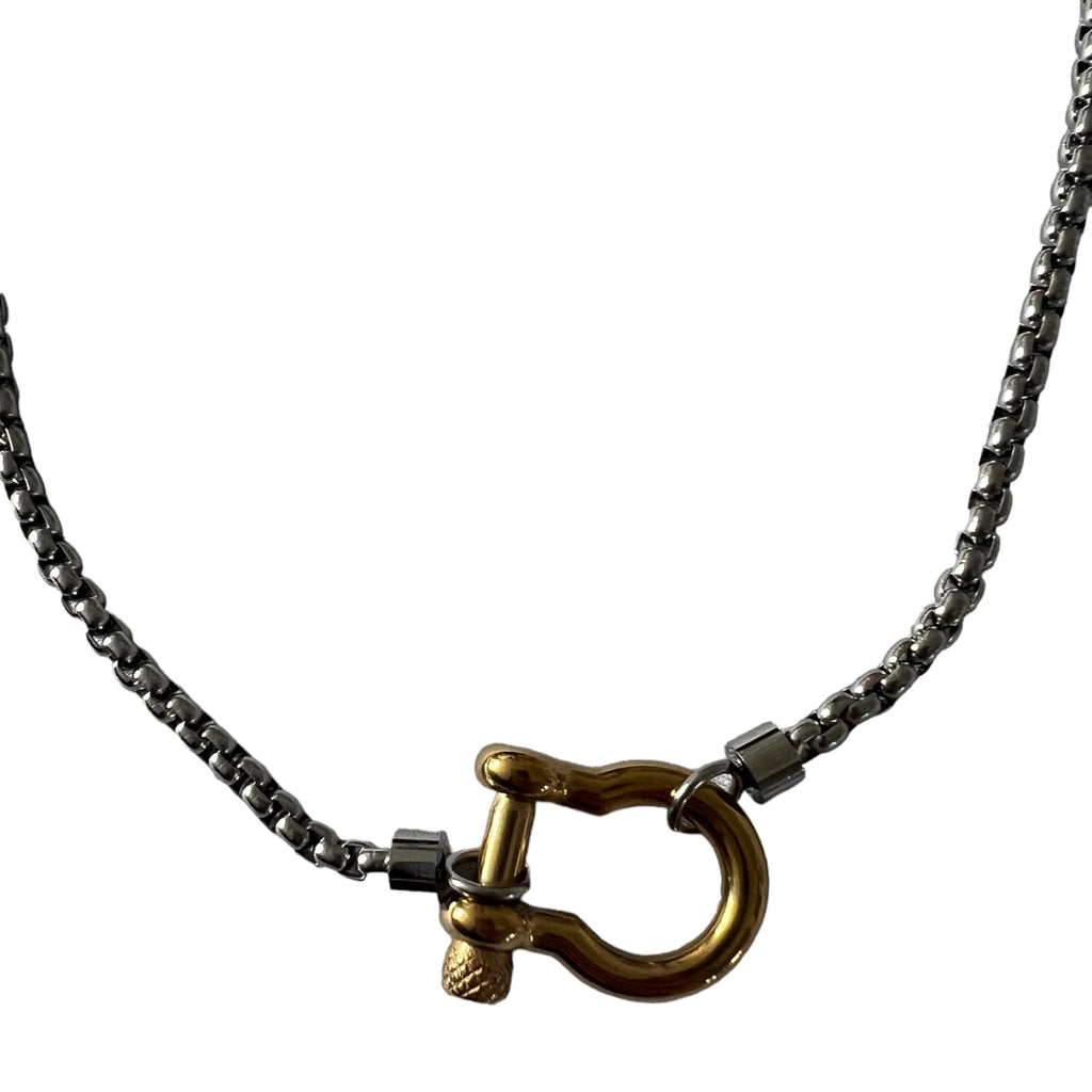 “Clarksdale” chain
