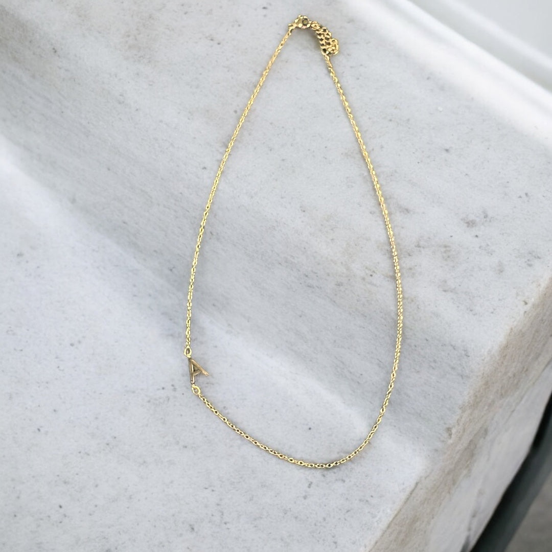 “Delicate” gold initial pendant